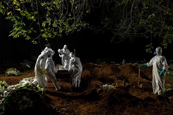 Covid-19 victim in Brazil being buried, 30 April 2021, NYT.