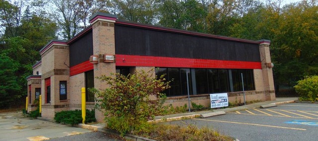 [Former] chain restaurant, NOS (Not Otherwise Specified), in our beautiful and successful suburbs. To lease.
